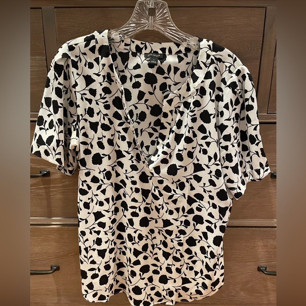 Ann Taylor Shirt sleeve blouse, size small